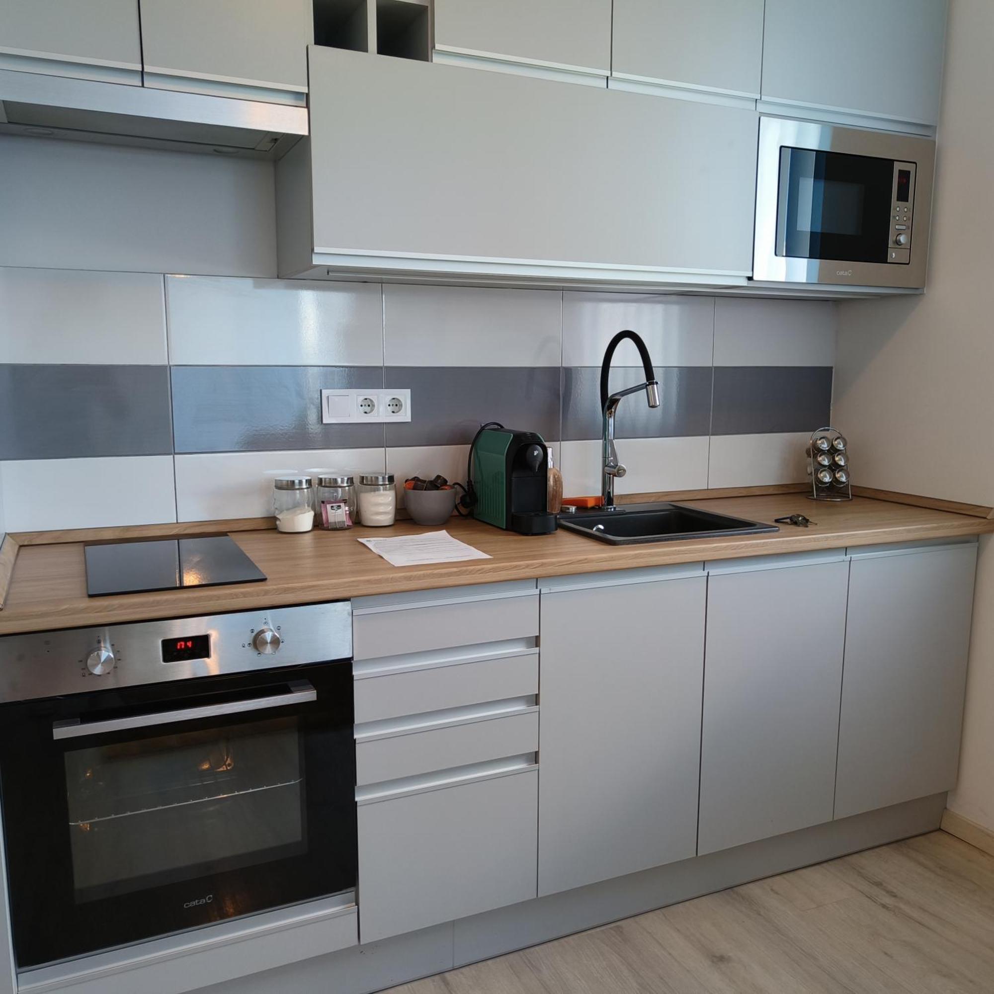 Pe-Ki Lux Apartman Székesfehérvár Buitenkant foto